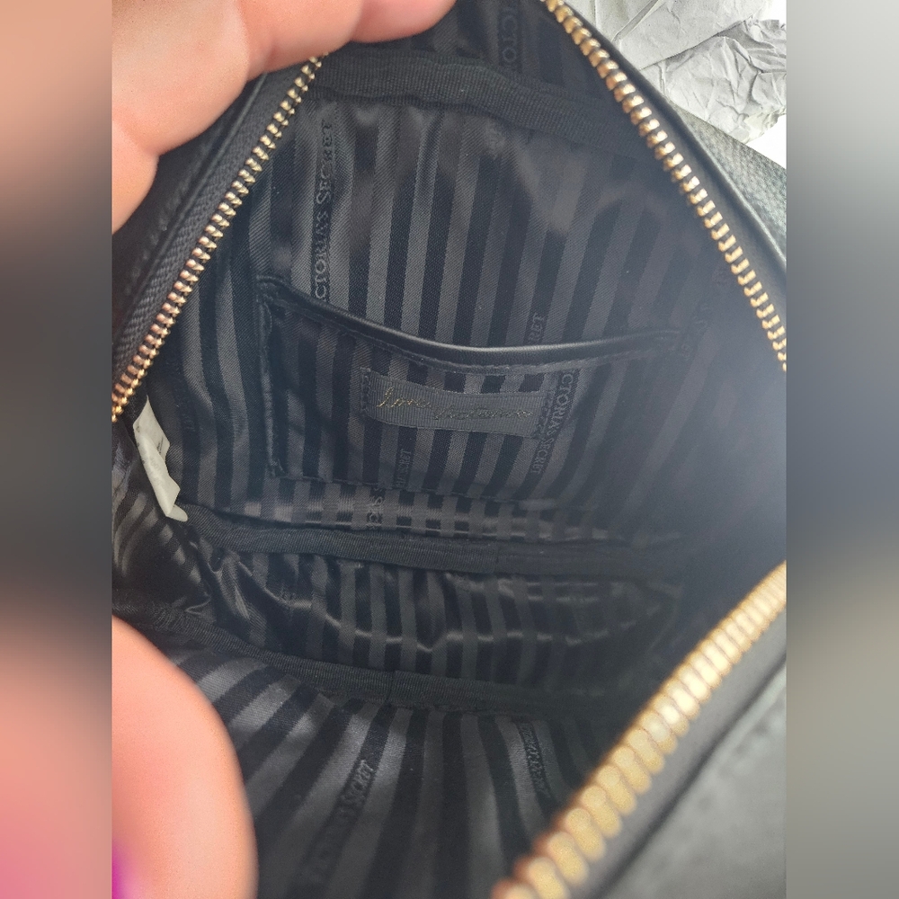 Victoria's Secret Black Chevron Crossbody Bag - Picture 4 of 4